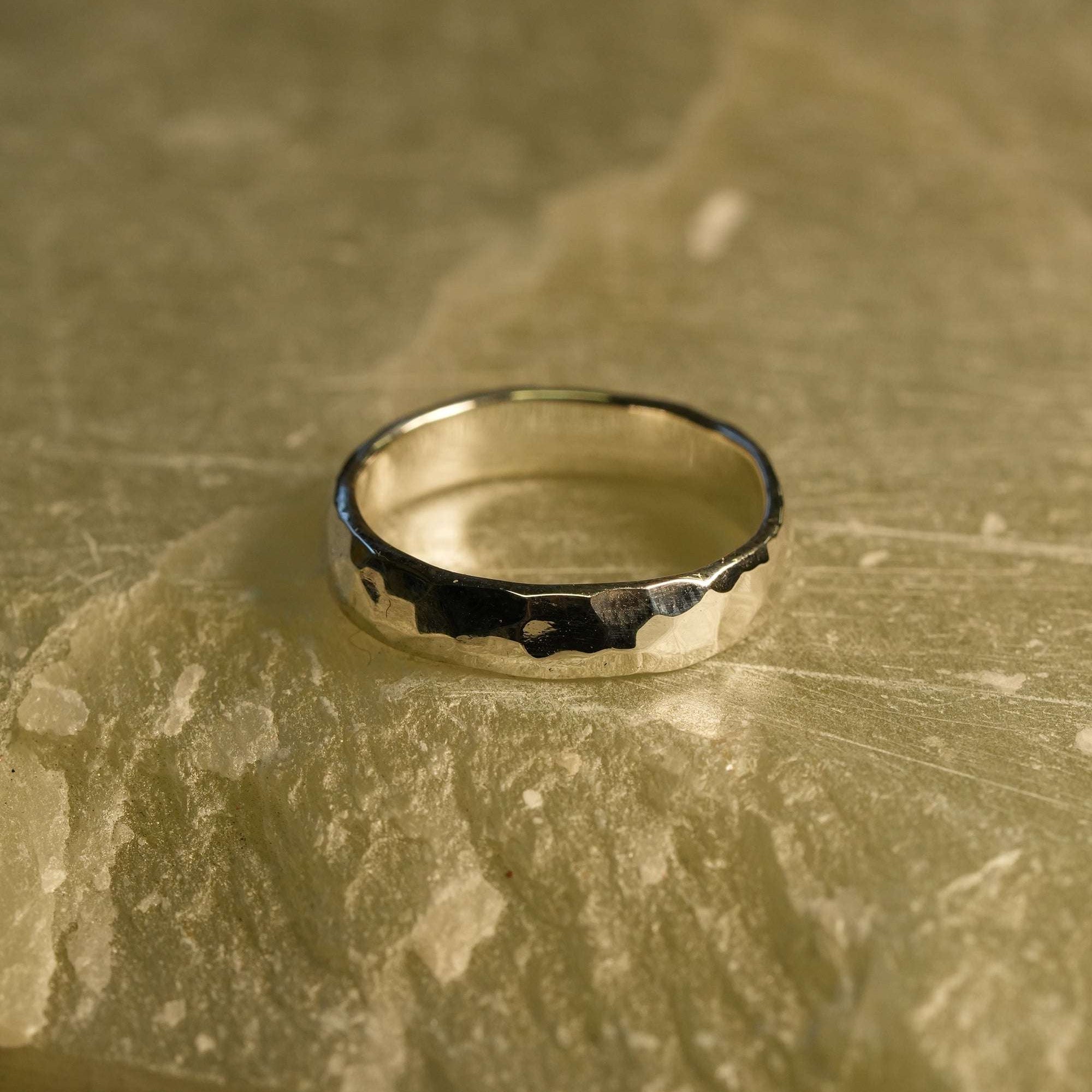 Clean & Simple No. 2 Silberring Seitenansicht minimalistisches Design handgefertigt