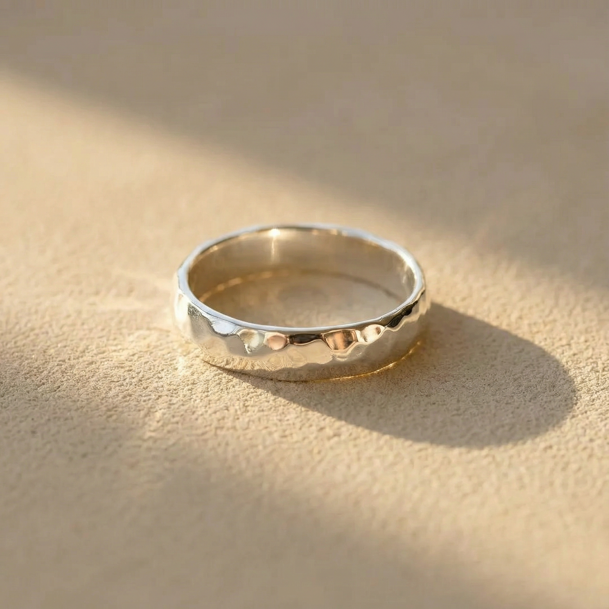 Clean & Simple No. 2 Silberring getragen Hand minimalistisch Münster